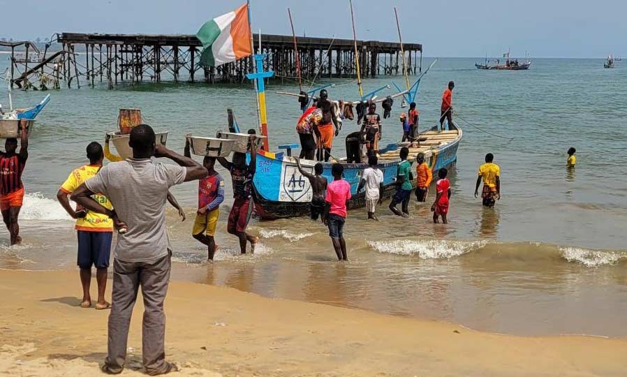 cote d'Ivoire Image of fishermen at Côte d'Ivoire