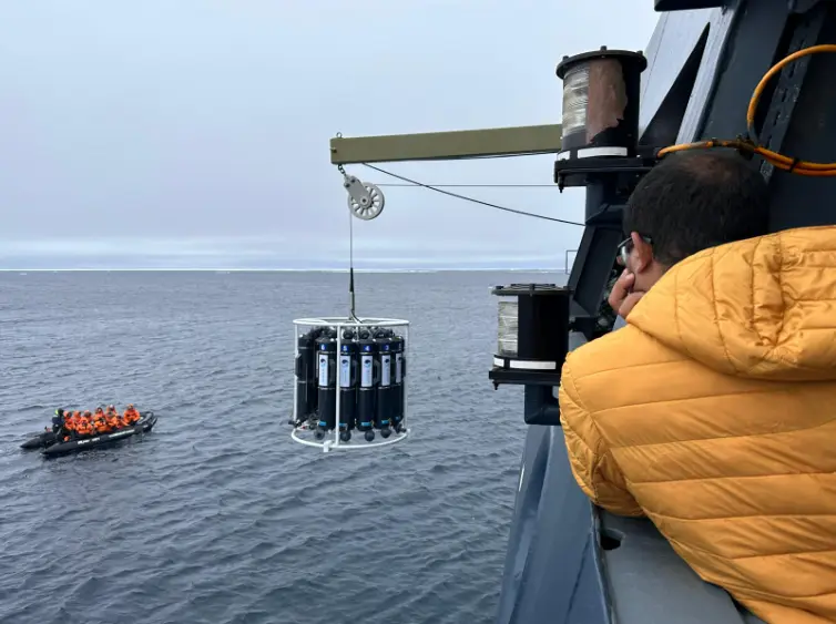 CTD_deployment_arctic_Leticia-Barbero_CIMAS 2 NOAA