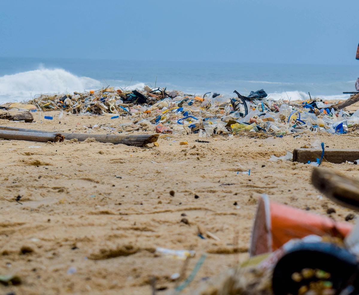 pexels-mrwandart-2827735 2 plastic trash ocean